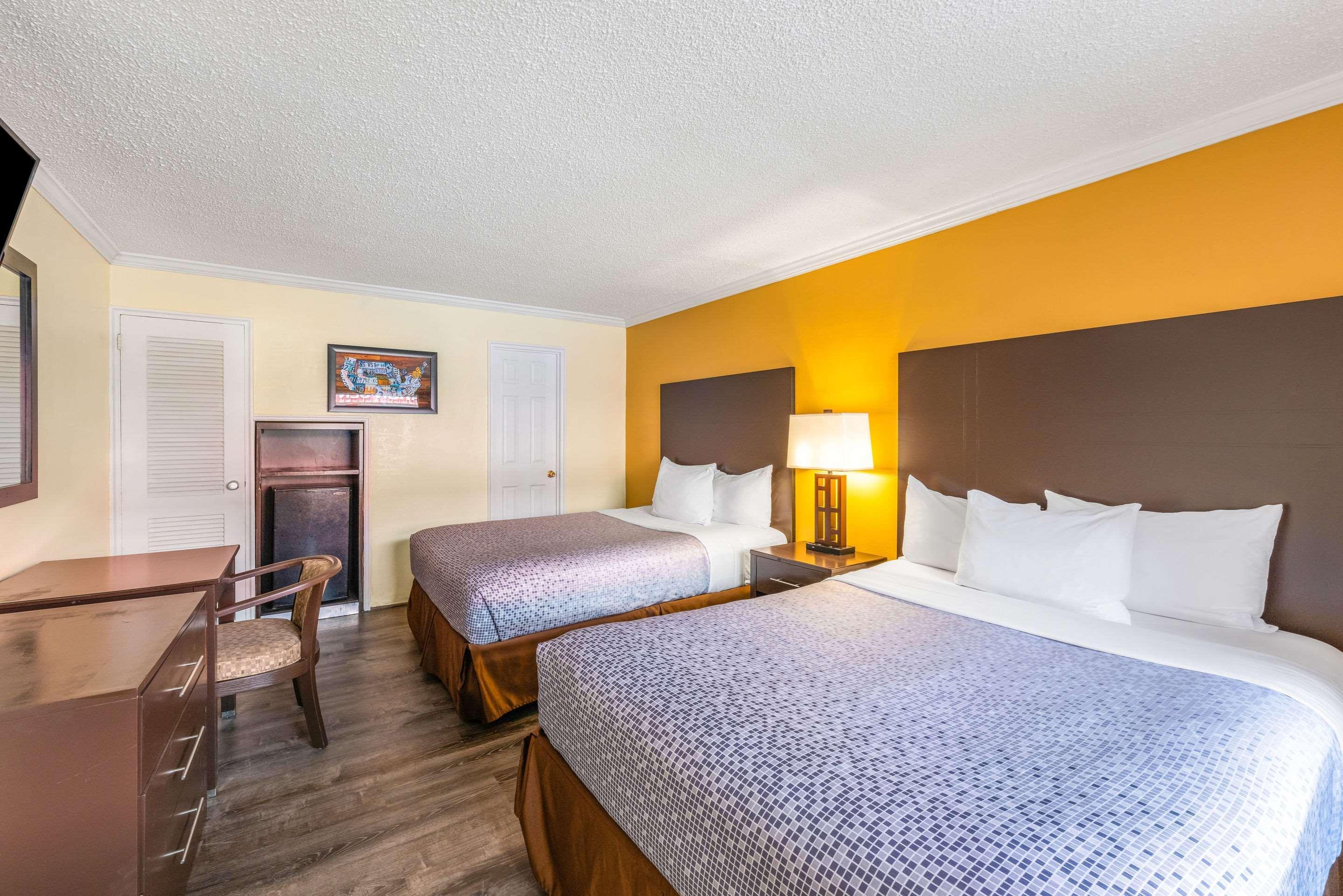 Econo Lodge Beach And Boardwalk Atlantic City Exterior foto
